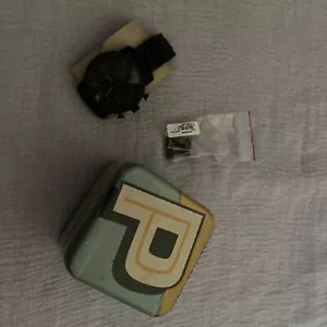fossil watch alphabet tin series ‘P’ watch 16/26 new - Picture 1 of 13
