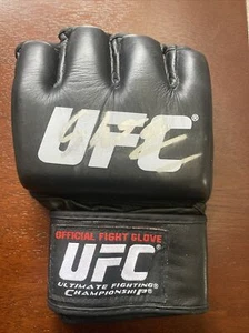 MAURICIO RUA SIGNED AUTOGRAPHED UFC OFFICIAL FIGHT GLOVE COA BAS BECKETT BG39865 - Picture 1 of 3