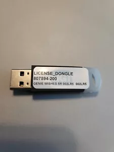 1 IGT LICENZA DONGLE SOLO GENIO DESIDERI 002LR5 FAMIGLIA 14 AVP G20 G23 - Foto 1 di 1