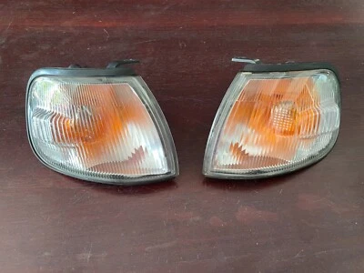 Nissan Sunny Sentra B13 Gen 2 Luz Indicadora Esquina Señal JDM Genuina Derecha Derecha Foto 1 de 4