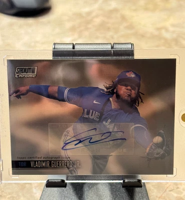 Vladimir Guerrero Jr. 2021 Stadium Club Chrome Refractor Auto /25 - Image 1 of 4