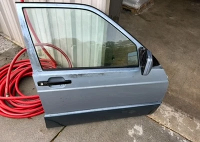 Painel frontal direito azul 84-93 Mercedes Benz W201 190E/D retirada local  - Imagem 1 de 3