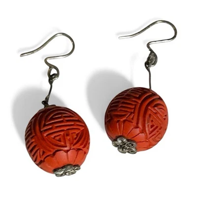 Pendientes colgantes de cinabrio tallados con cuentas rojas joyería de larga vida vintage Foto 1 de 4