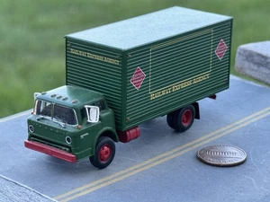 HO Athearn Railway Express Ford C Series  Delivery Box Truck 1/87 - Picture 1 of 5