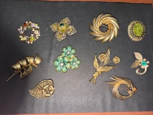 Vtg. Lot 10 Gold Tone Brooches Rhinestones /mixed Sizes - Picture 1 of 14