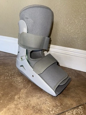 Bota Aircast média curta pneumática tornozelo braçadeira bota de caminhada com bomba - Imagem 1 de 4