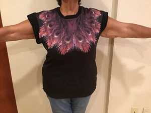 Pinko Sweat Top One Size Kontrast vorne Federn bedruckt Gr. L-1XL Passform - Bild 1 von 5