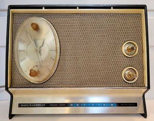 Vintage Sears Silvertone Instant Sound Solid State Clock Radio - Picture 1 of 10