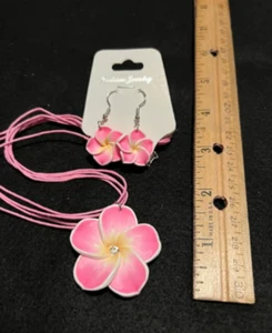 NWT Hawaiian Pink Plumeria Flower Tropical Necklace on Multiple Cord + Earrings - Picture 1 of 6