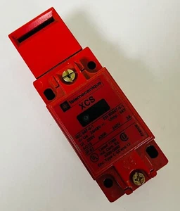 Interruptor de límite de seguridad TELEMECANIQUE XCS-A513 - Imagen 1 de 3
