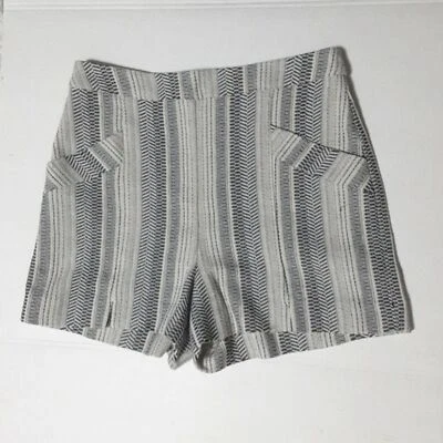 BCBGeneration High Waist Black And White Striped Flat Front Shorts Size 6 - Imagem 1 de 4
