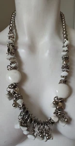 Collar grueso de cuentas de cerámica y metal marfil tono plata - Imagen 1 de 3