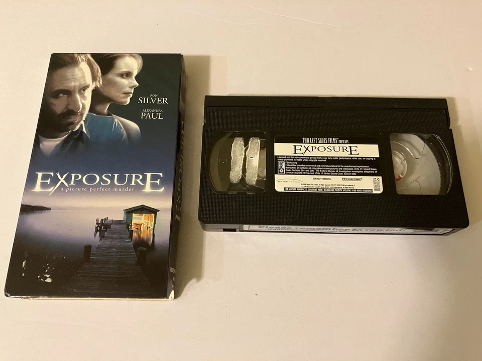 EXPOSURE VHS 2001 TWO LEFT SHOES FILMS RON SILVER ALEXANDRA PAUL MODELING MURDER - Imagem 1 de 4