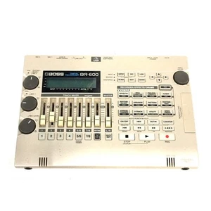 BOSS BR-600 registratore a tracce / drum machine con custodia morbida e scheda di memoria - Foto 1 di 2