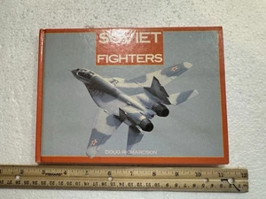 Sowjetische Kämpfer - 1989 Hardcover UdSSR Warschauer Pakt Kampfflugzeug Jets Kalter Krieg - Bild 1 von 9