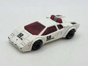 Hot Wheels Exotics (2017) Lamborghini Countach Pace Car blanco - Imagen 1 de 6