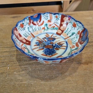 Antique Japanese Meiji Period Imari Bowl With Fluted Edges - REPAIRED - Picture 1 of 15