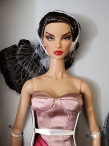Integrity Toys Enamorada Natalia Fatale Fashion Royalty WClub Exclusive *NRFB* - Picture 1 of 4