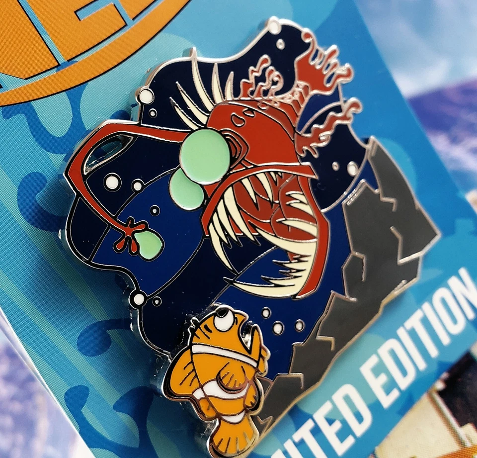 Prendedor Disney - Marlin Buscando a Nemo 15 Aniversario LE 2000 Marlin Anglerfish Brilla Foto 1 de 2