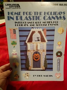 Plastic canvas Leisure arts Home For The Holidays In Pc - Picture 1 of 2