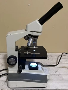 Microscopio nazionale modello T0.5A lenti 4/10/40x - Foto 1 di 11