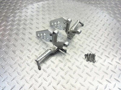 Aprilia RSV1000R 2009 09-14 4V OEM estriberas delanteras piloto soportes lote de soportes Foto 1 de 4