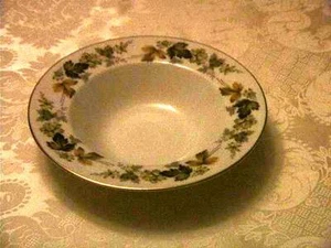 Tazón de sopa Royal Doulton - Larchmont - 8" con montura - Imagen 1 de 1