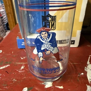 NFL 1980's New England Patriots "Pat the Patriot" (Mobil 16oz Glasses) (4 Pack) - Picture 1 of 2