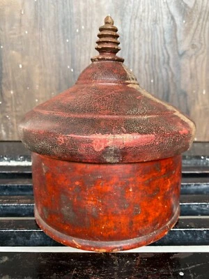 Caja de especias Kumkum de laca roja de madera hecha a mano antigua del sur de la India Foto 1 de 4