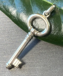 Vintage Key Pendant Estate Fine Jewelry Pre-owned 14K White Gold - Picture 1 of 11