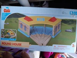 Classic Wood Round House - NEW IN BOX - Compatible with Thomas And Friends - Picture 1 of 2