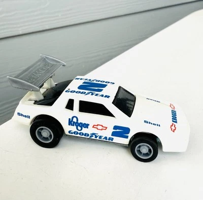 Coche Chevrolet Kroger blanco Hot Wheels 1988 Chevy Stocker Power Command fricción Foto 1 de 4