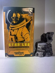 Hot Toys Stan Lee Guardians of the Galaxy Vol 2 1/6 Scale Figure MMS545 Sideshow - Picture 1 of 9