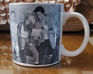 FRIENDS TV SHOW TASSE 20 OZ. 😁😄 - Bild 1 von 3