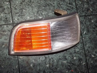 92-94 OEM Acura Vigor SL переднее пассажирское крыло угловая габаритная лампа 212-22210 FR  - Изображение 1 из 4