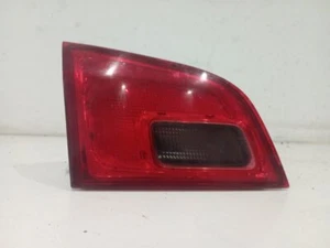 Vauxhall (Opel) Astra J Kombi 2009-2014 Innenrückleuchte (Beifahrerseite) 13282248 - Bild 1 von 3