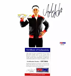 Apolo Anton Ohno firmato - foto autografata pattinaggio di velocità 5x7 pollici + PSA/DNA COA - Foto 1 di 1