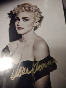 ECHTBLAU MADONNA SIGNIERT EINFACH SEXY 8,5x11 FARBFOTO MIT PnPCOA - Bild 1 von 5