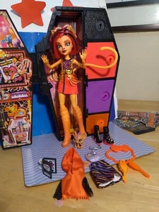 Monster High Neon Frights G3 Doll Toralei Stripe Skulltamate Secrets Locker - Picture 1 of 7