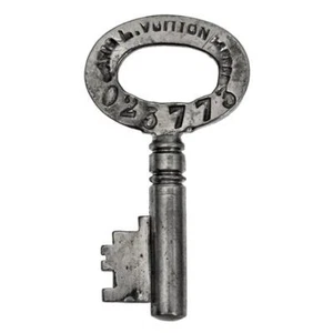 Codice chiave bagagliaio a vapore Louis Vuitton '023773' pre-1931 40 mm antico - ref.k173 - Foto 1 di 5