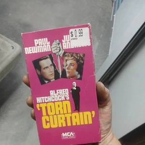Alfred Hitchcock's Torn Curtain (VHS, 1986) Paul Newman, Julie Andrews - Picture 1 of 3