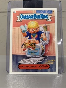 2004 Topps Garbage Pail Kids All-New Series 2 #23a Downloadin' Logan - Picture 1 of 3