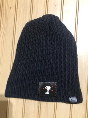 Gorro tejido holgado negro Love Your Melon X Peanuts O/S Foto 1 de 4