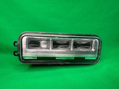 Левая светодиодная противотуманная фара со стороны водителя для Toyota Tundra 2022-2025 годов выпуска от оригинального производителя - Изображение 1 из 4