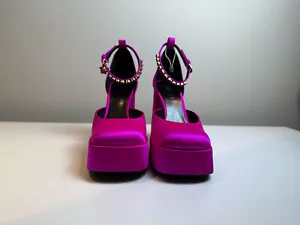 NEW Authentic Versace Aevitas Platform Pumps Medusa Charm Satin Fuchsia Size 38 - Picture 1 of 12