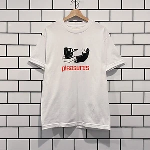 CAMISETA BLANCA PLEASURES TV - Imagen 1 de 2