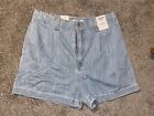 DENIZEN® from Levi's® Women's Loose A-Line Jean Shorts Size 8 W29 Relaxed Fit