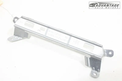 2013-2016 宝马 328I XDRIVE F30 后侧右侧握把支架原始设备制造商 — 第 1/4 张图片