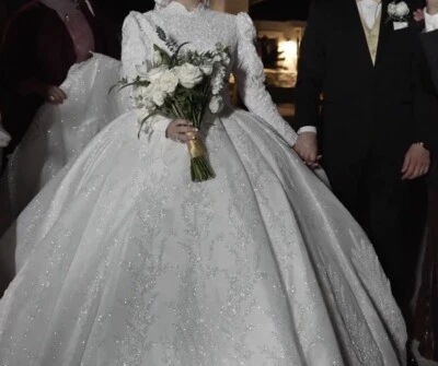 Vestido de novia de lujo de diseño turco personalizado hecho a mano  Foto 1 de 4