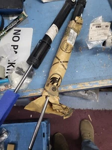 GENUINE NEW AUDI A3 VW GOLF SKODA OCTAVIA SEAT LEON REAR SHOCKER 5Q0513049HJ - Picture 1 of 2